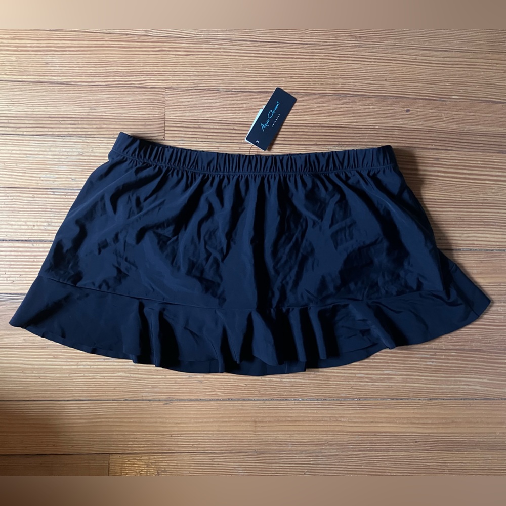 NWT Aqua Green UPF 50 Ruffle Swim
Skirt in Black Sz 2X. - Picture 4 of 9